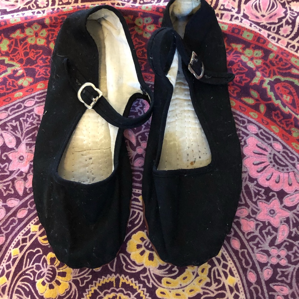 Black flats buckle shoe